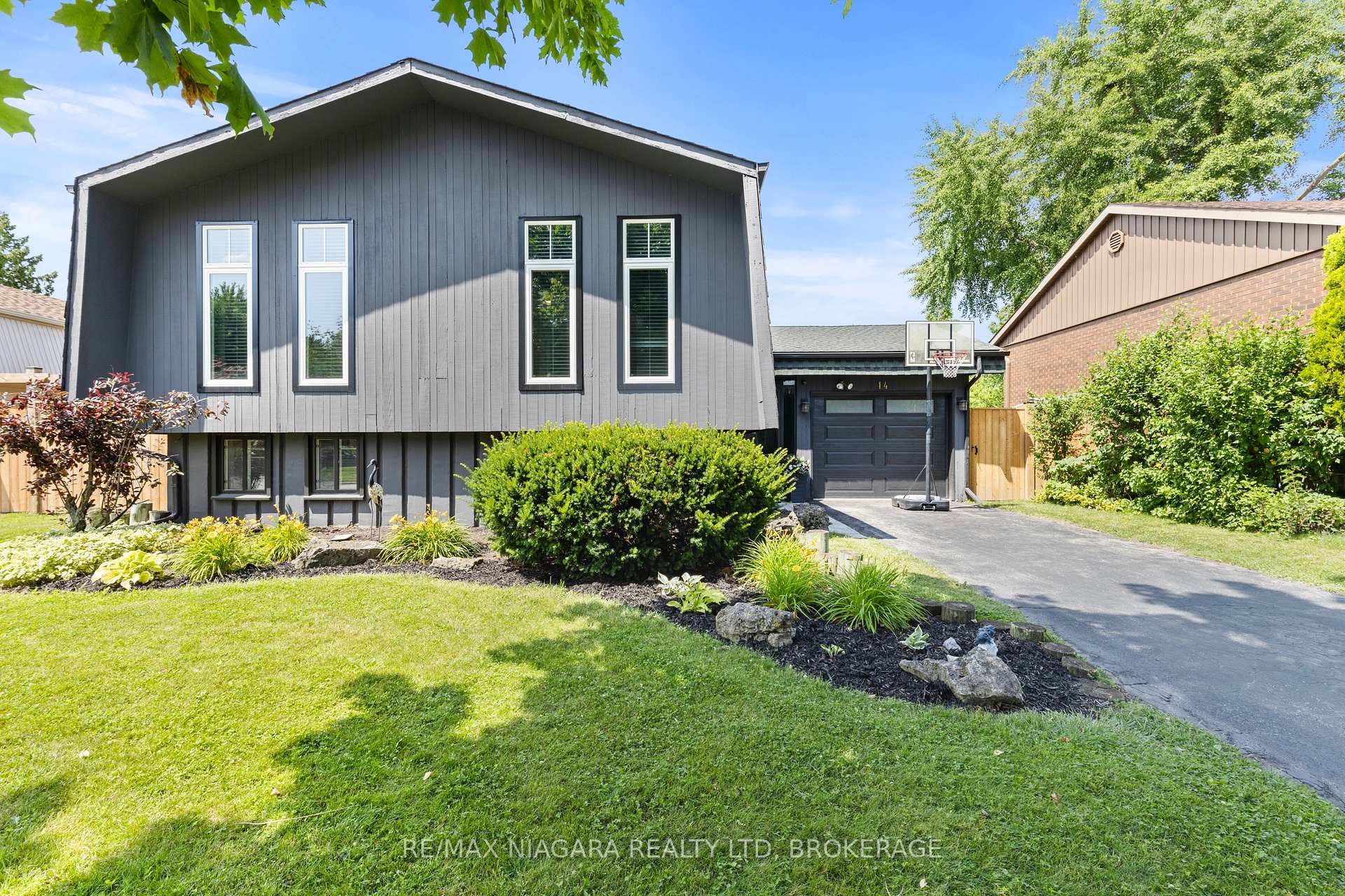 Photo 45 of 14 The Cedars, St. Catharines, Vine/Linwell — HOMEH