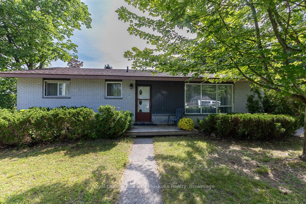 Photo 1 of 880 Sarah Street N, Gravenhurst, Muskoka (S) — HOMEH