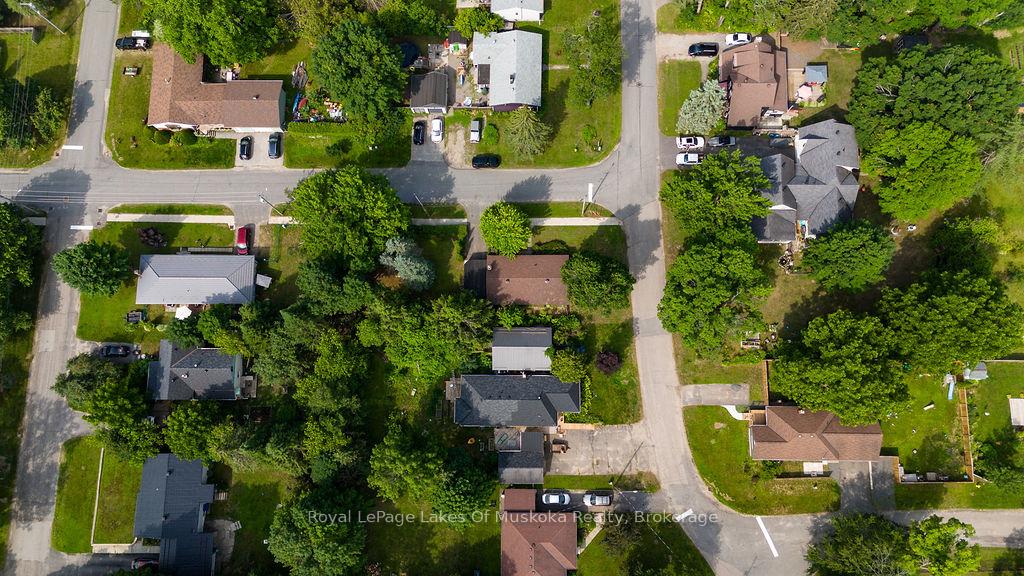 Photo 3 of 880 Sarah Street N, Gravenhurst, Muskoka (S) — HOMEH