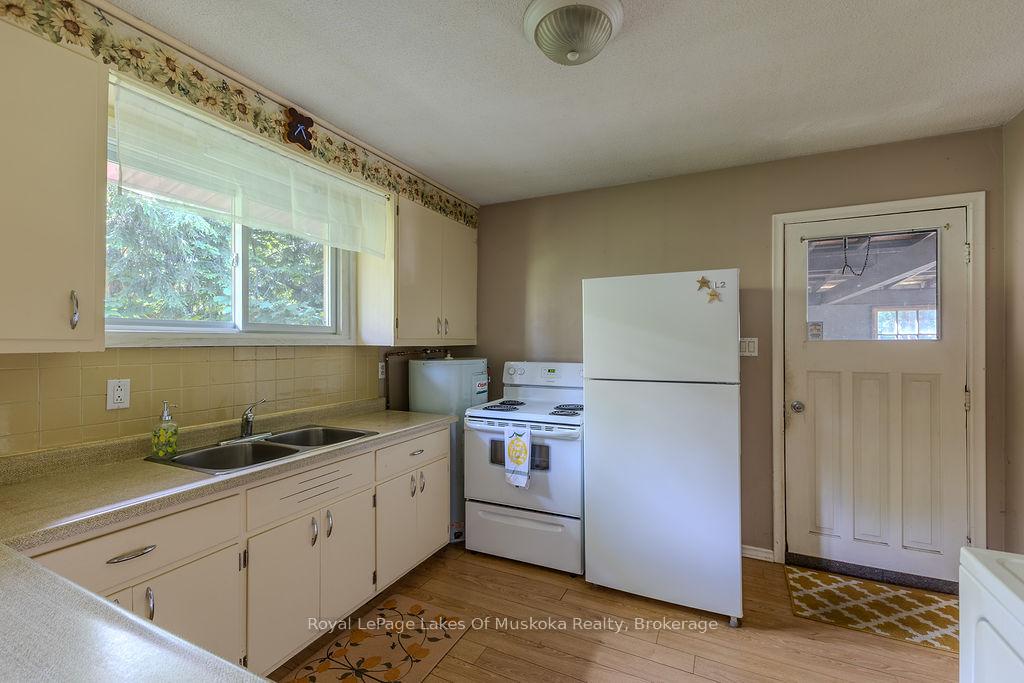 Photo 8 of 880 Sarah Street N, Gravenhurst, Muskoka (S) — HOMEH