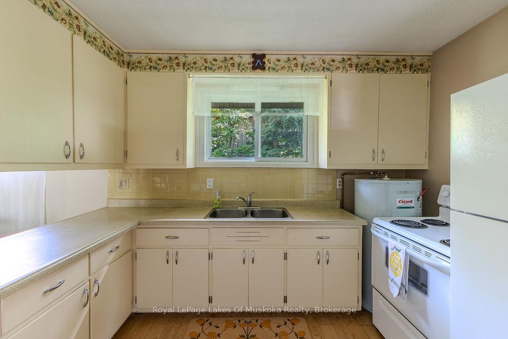 Photo 9 of 880 Sarah Street N, Gravenhurst, Muskoka (S) — HOMEH