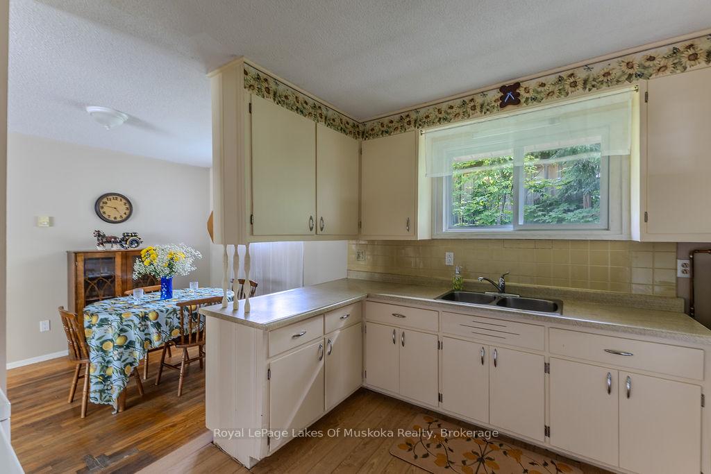 Photo 11 of 880 Sarah Street N, Gravenhurst, Muskoka (S) — HOMEH