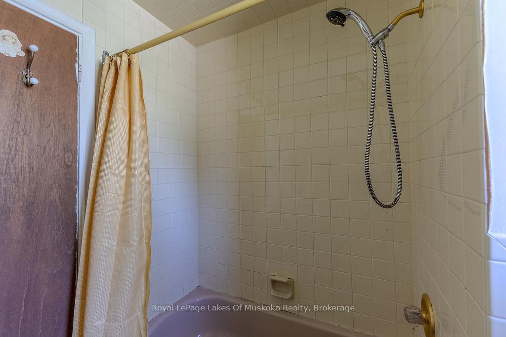 Photo 26 of 880 Sarah Street N, Gravenhurst, Muskoka (S) — HOMEH
