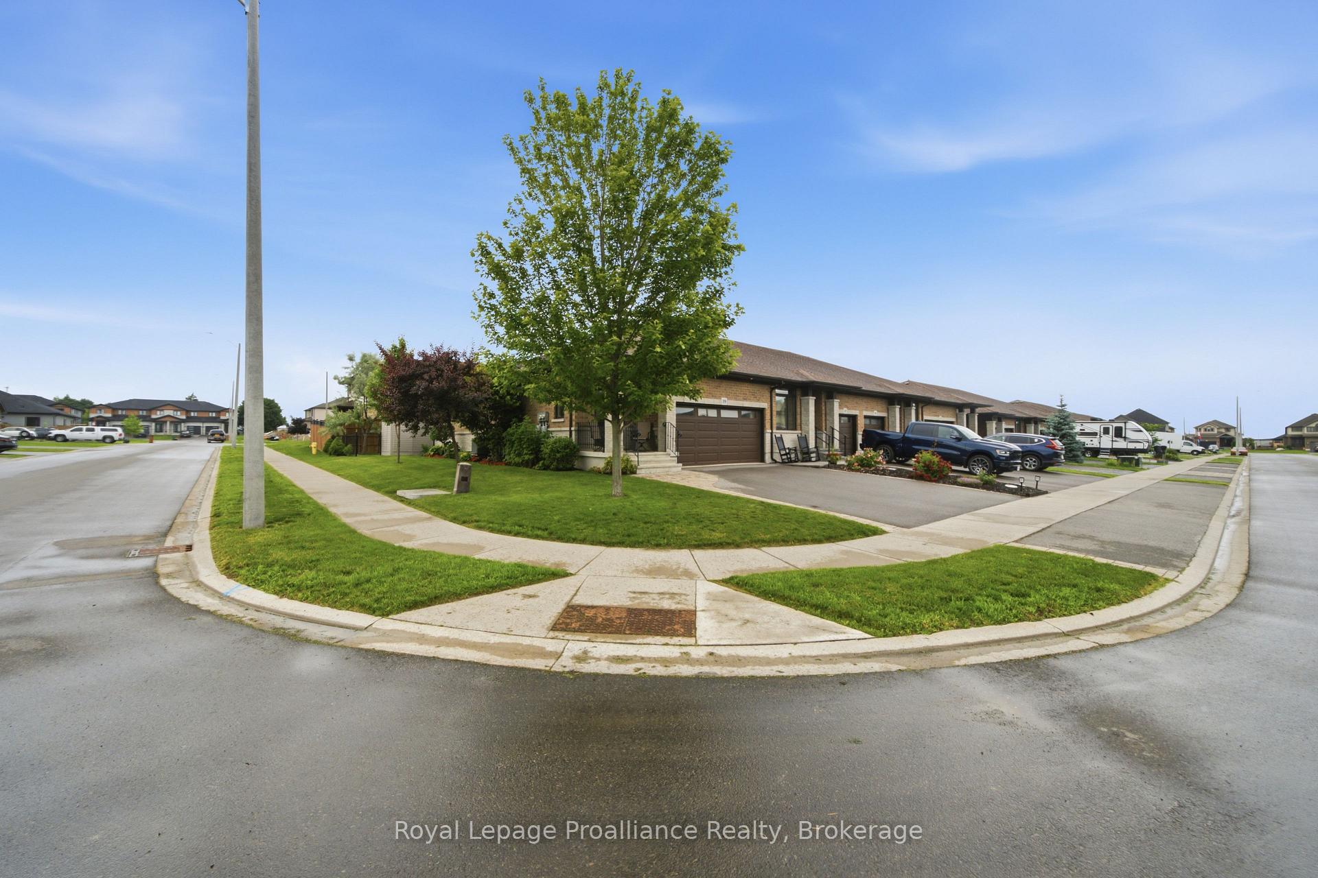 Photo 2 of 39 Cypress Drive, Belleville, Thurlow Ward — HOMEH