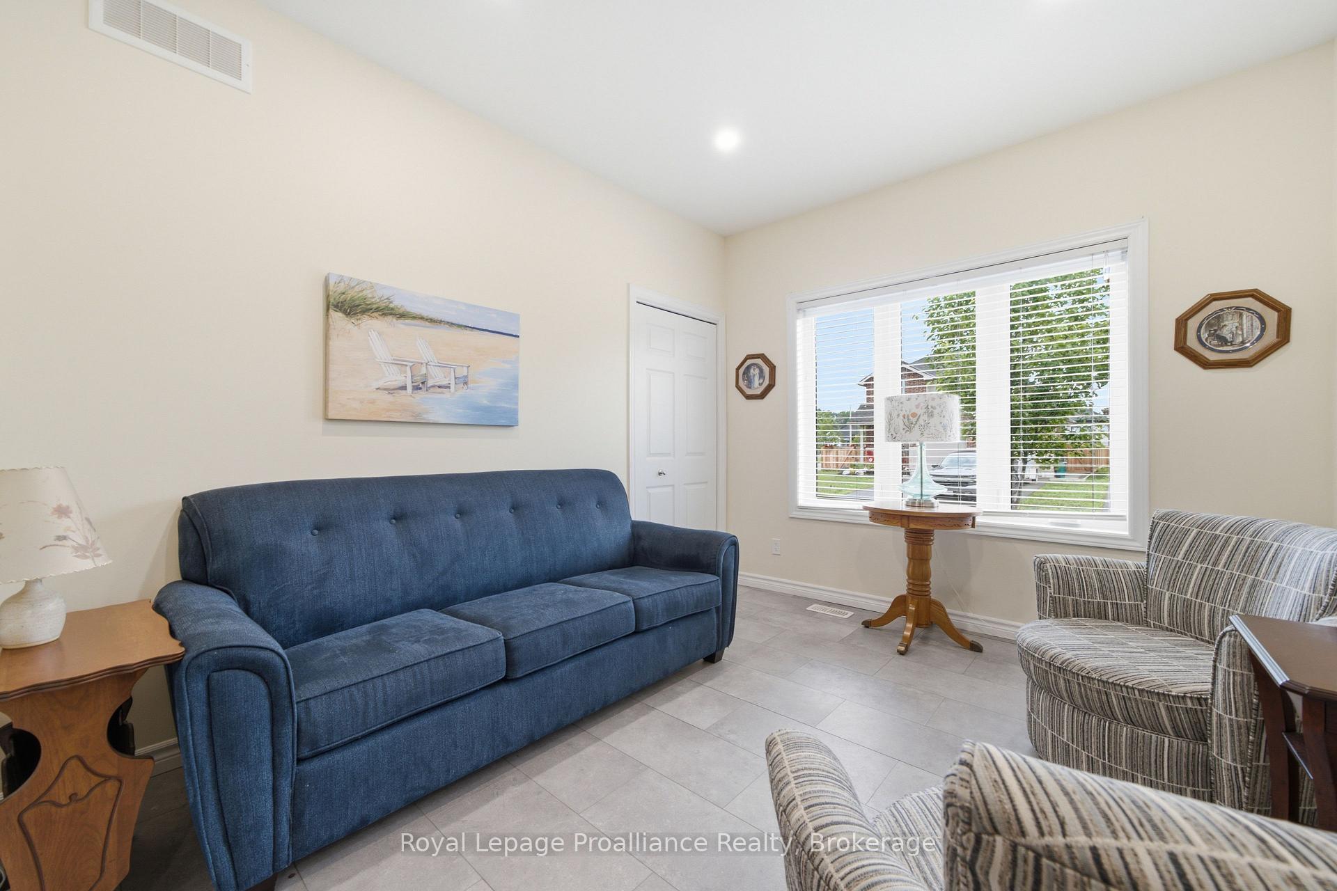 Photo 16 of 39 Cypress Drive, Belleville, Thurlow Ward — HOMEH