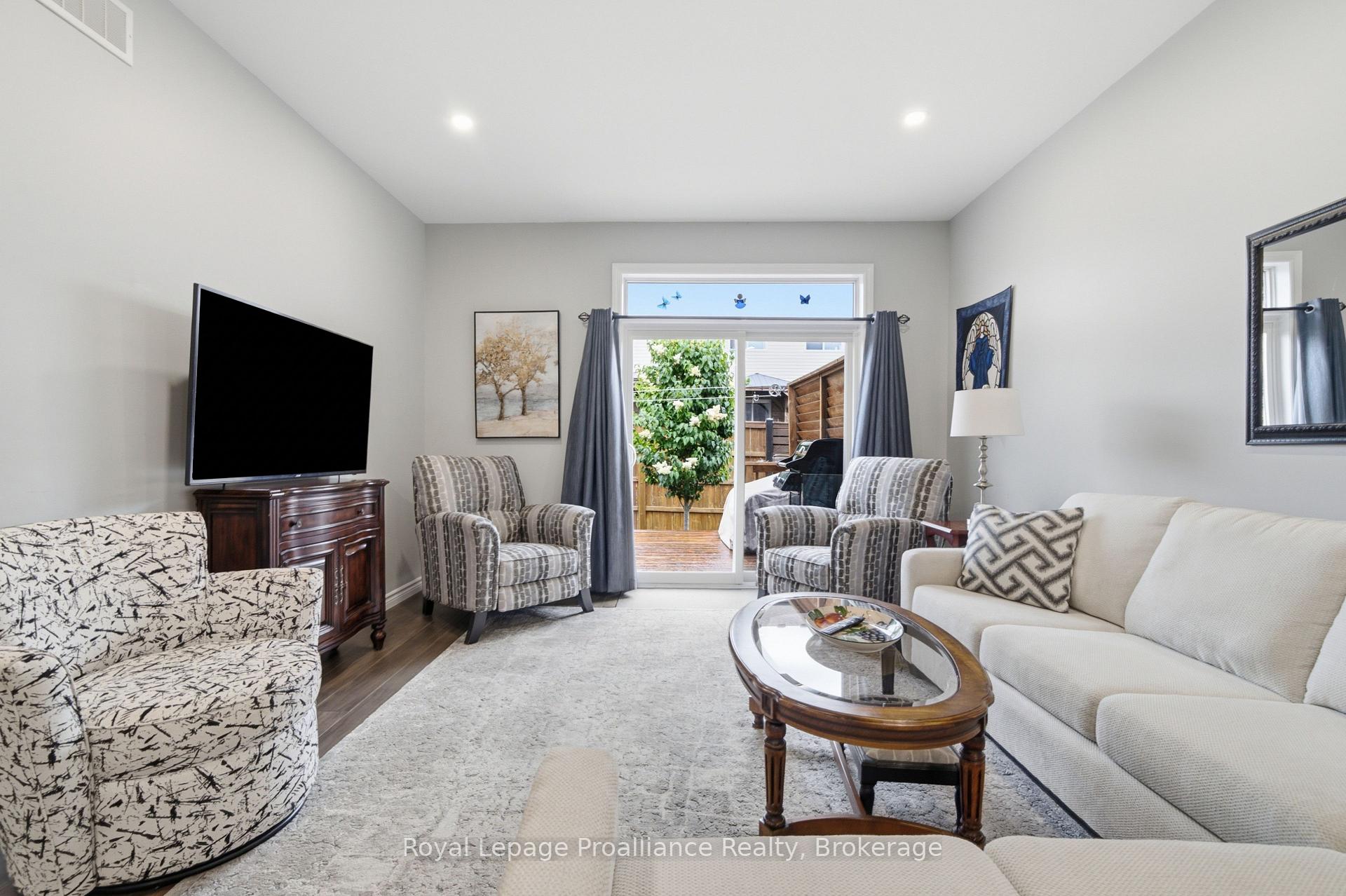 Photo 19 of 39 Cypress Drive, Belleville, Thurlow Ward — HOMEH