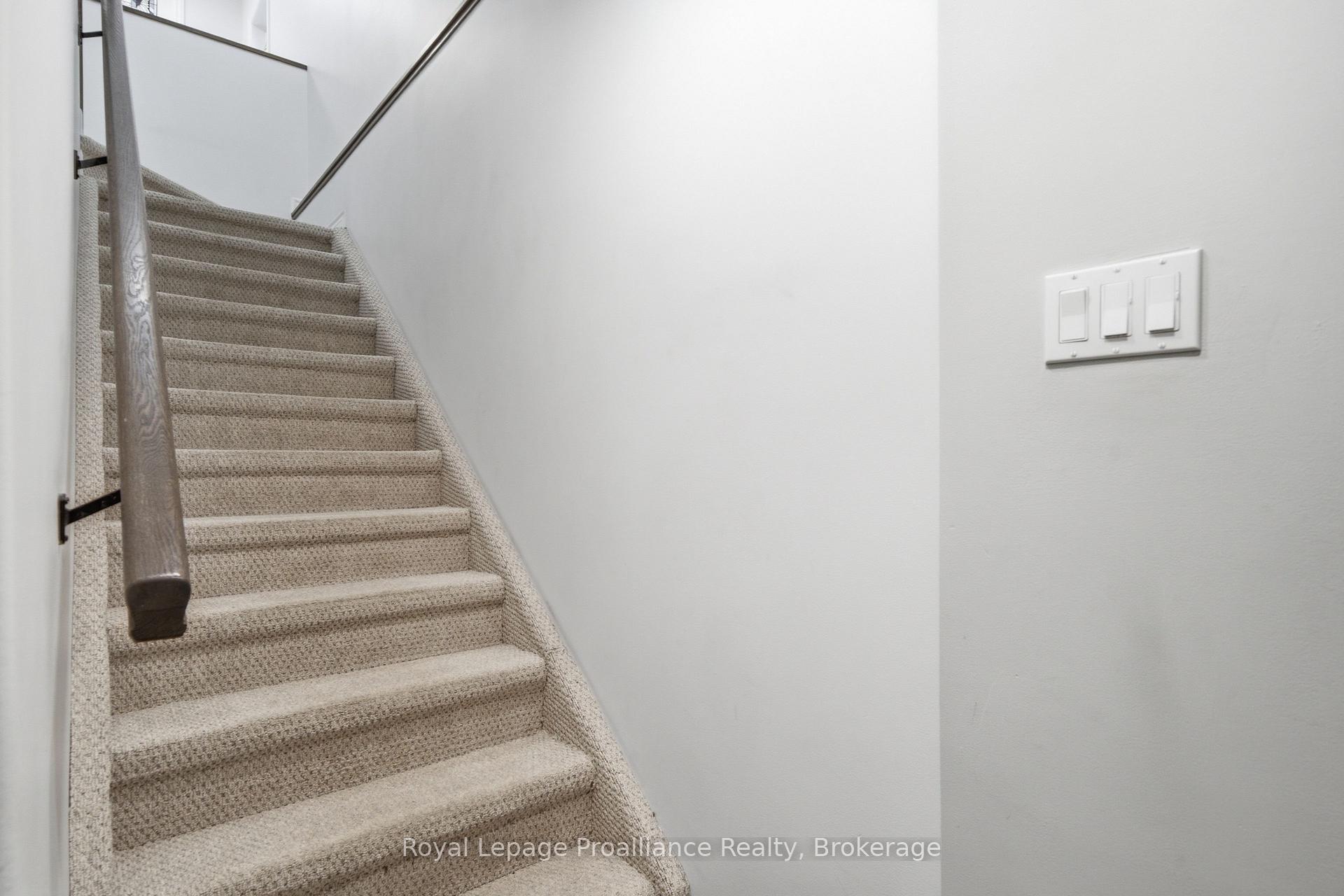 Photo 25 of 39 Cypress Drive, Belleville, Thurlow Ward — HOMEH