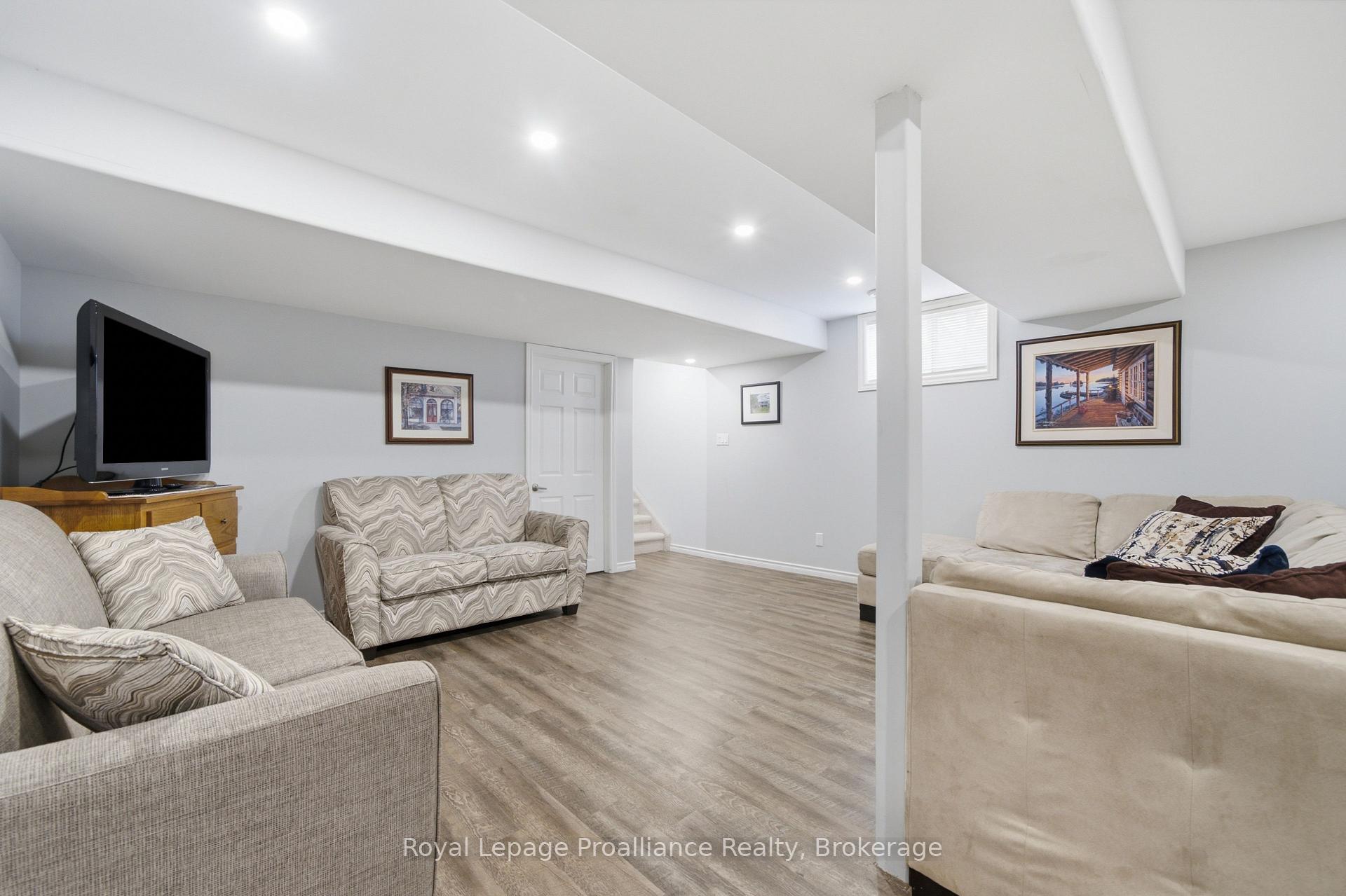 Photo 26 of 39 Cypress Drive, Belleville, Thurlow Ward — HOMEH