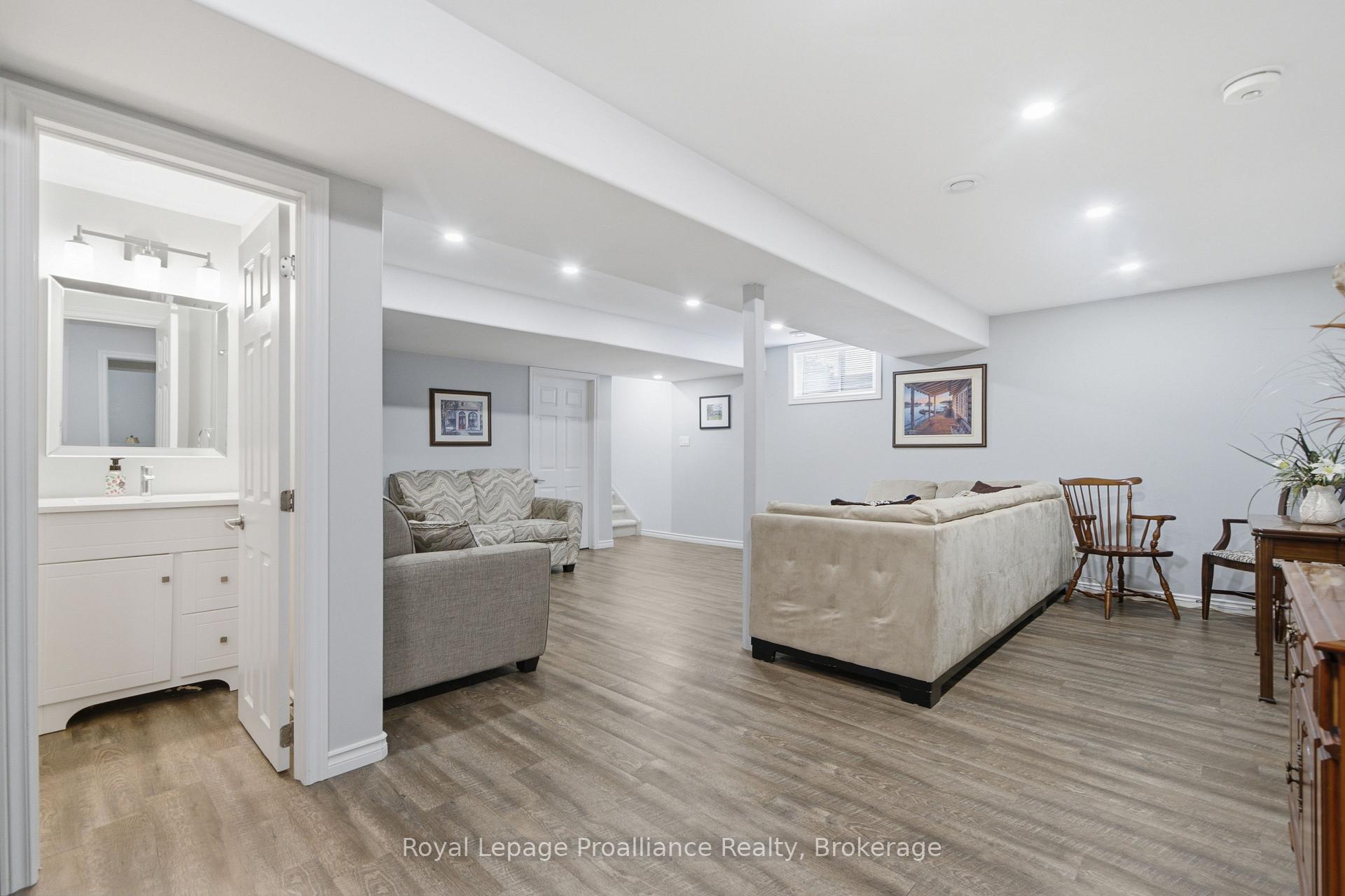 Photo 28 of 39 Cypress Drive, Belleville, Thurlow Ward — HOMEH