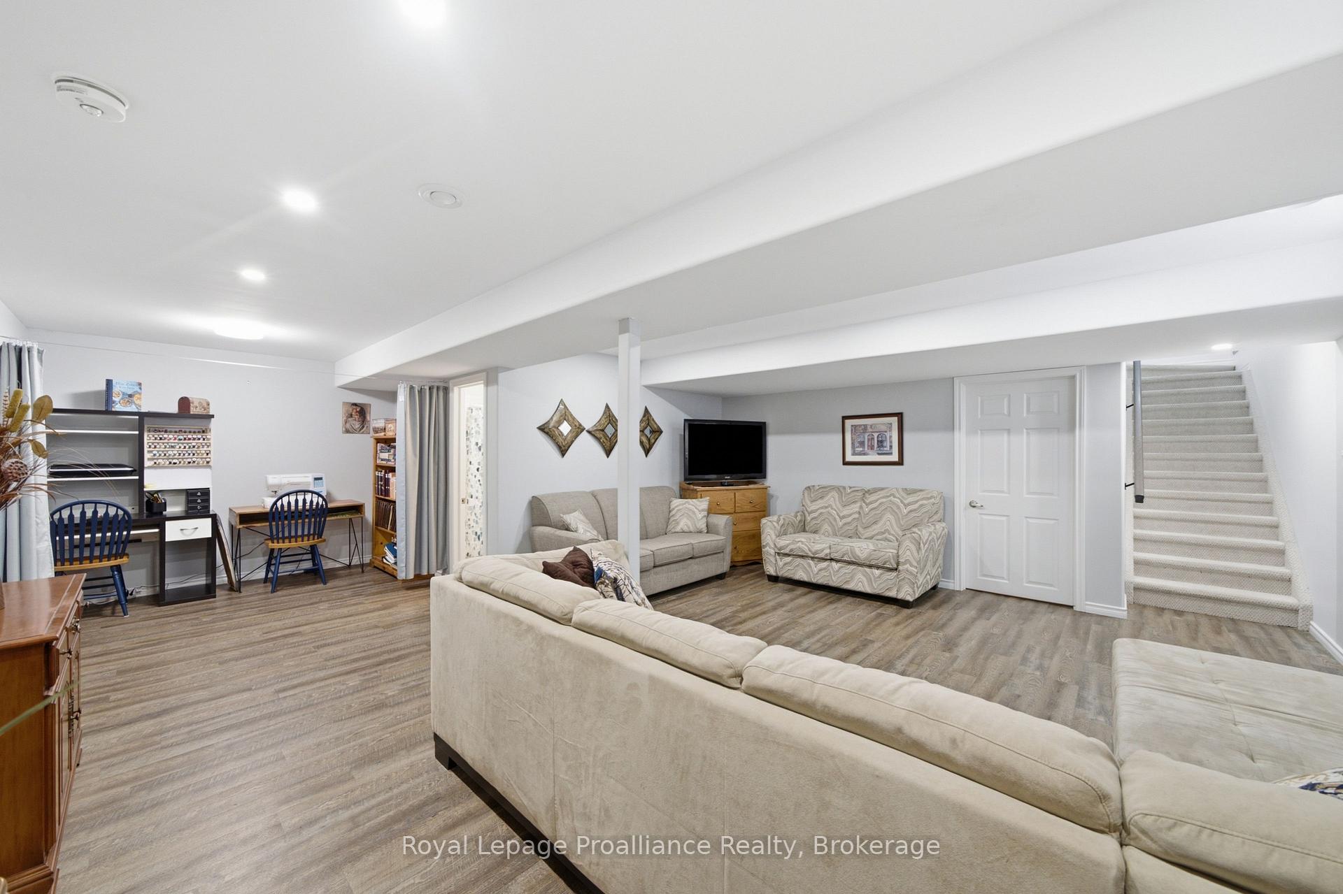 Photo 31 of 39 Cypress Drive, Belleville, Thurlow Ward — HOMEH