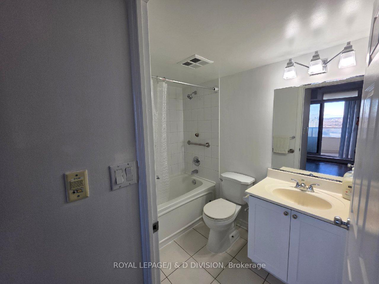 Photo 5 of Unit 2103, 3 Rean Drive, North York, Bayview Village — HOMEH
