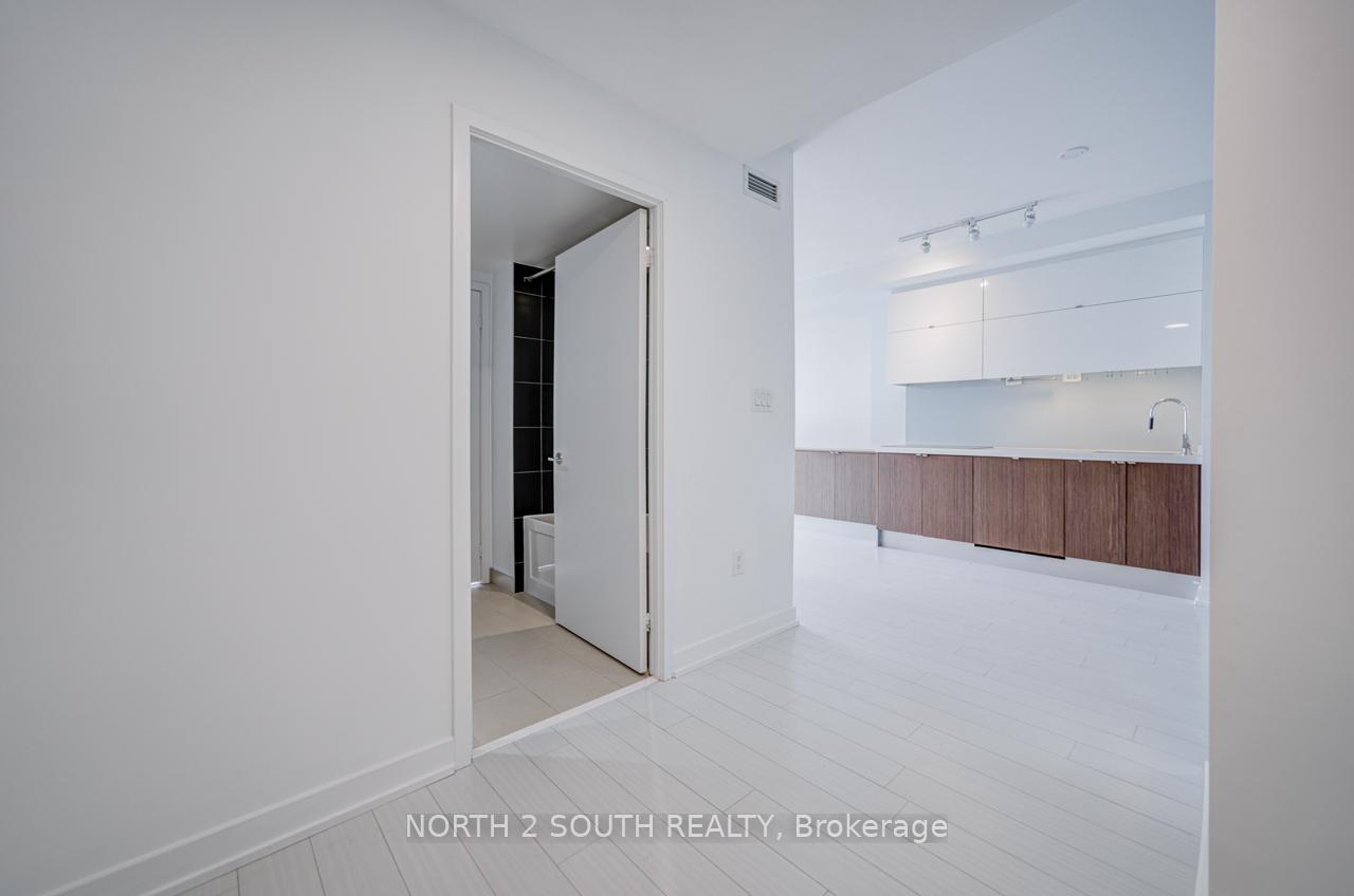 Photo 7 of Unit Ph11, 21 Iceboat Terrace, Toronto, Waterfront Communities — HOMEH