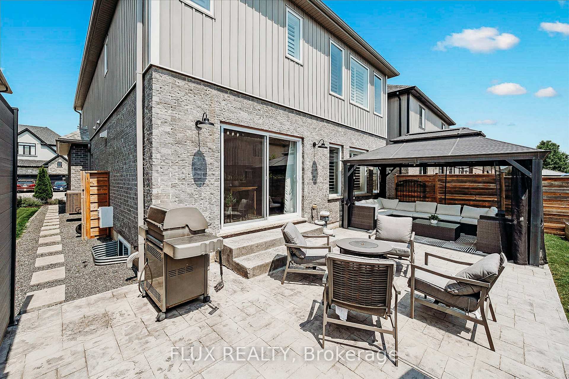 Photo 33 of 157 Eaglecrest Street, Waterloo, University Downs — HOMEH