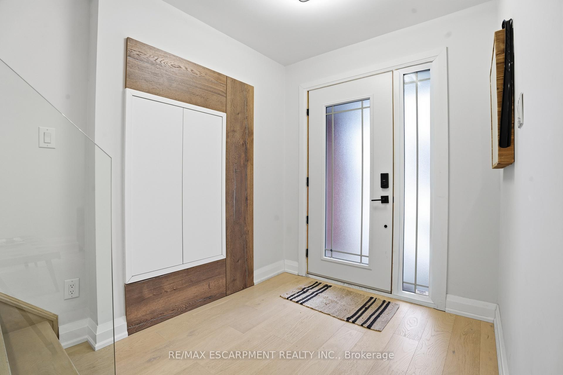 Photo 2 of 108 Greenshire Drive, Hamilton, Gilkson — HOMEH