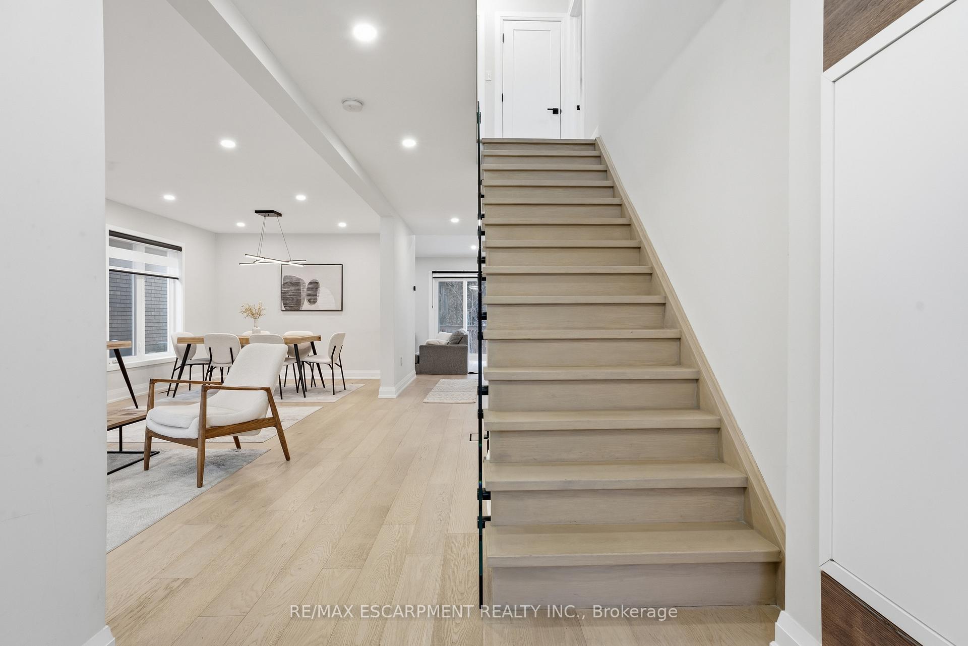 Photo 3 of 108 Greenshire Drive, Hamilton, Gilkson — HOMEH