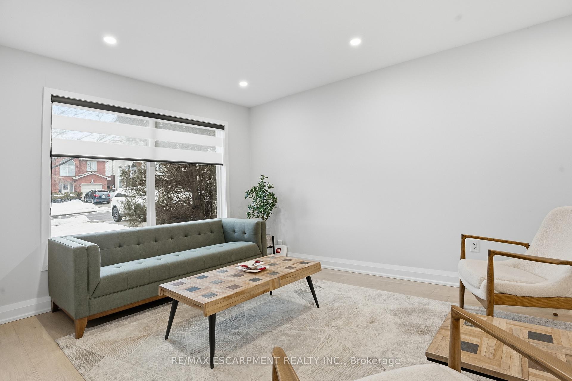 Photo 4 of 108 Greenshire Drive, Hamilton, Gilkson — HOMEH