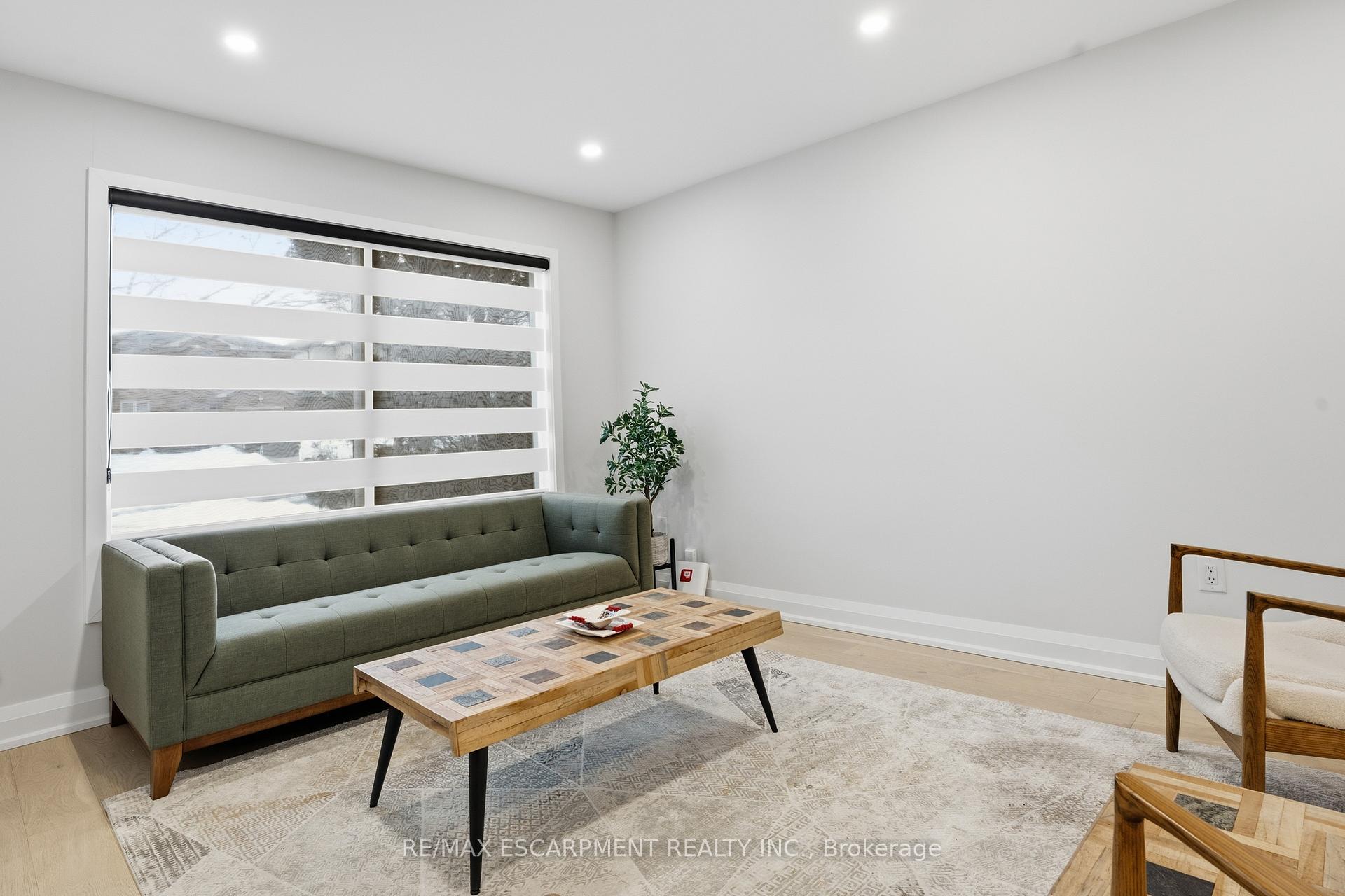 Photo 5 of 108 Greenshire Drive, Hamilton, Gilkson — HOMEH