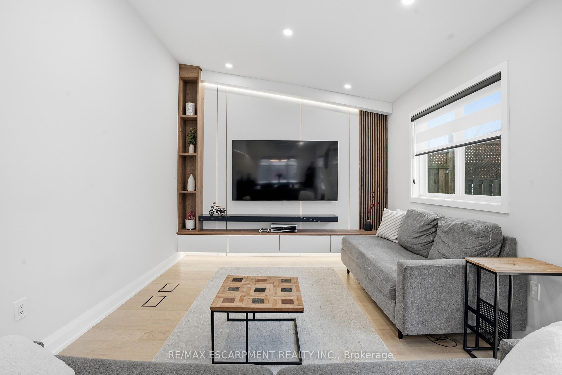 Photo 10 of 108 Greenshire Drive, Hamilton, Gilkson — HOMEH