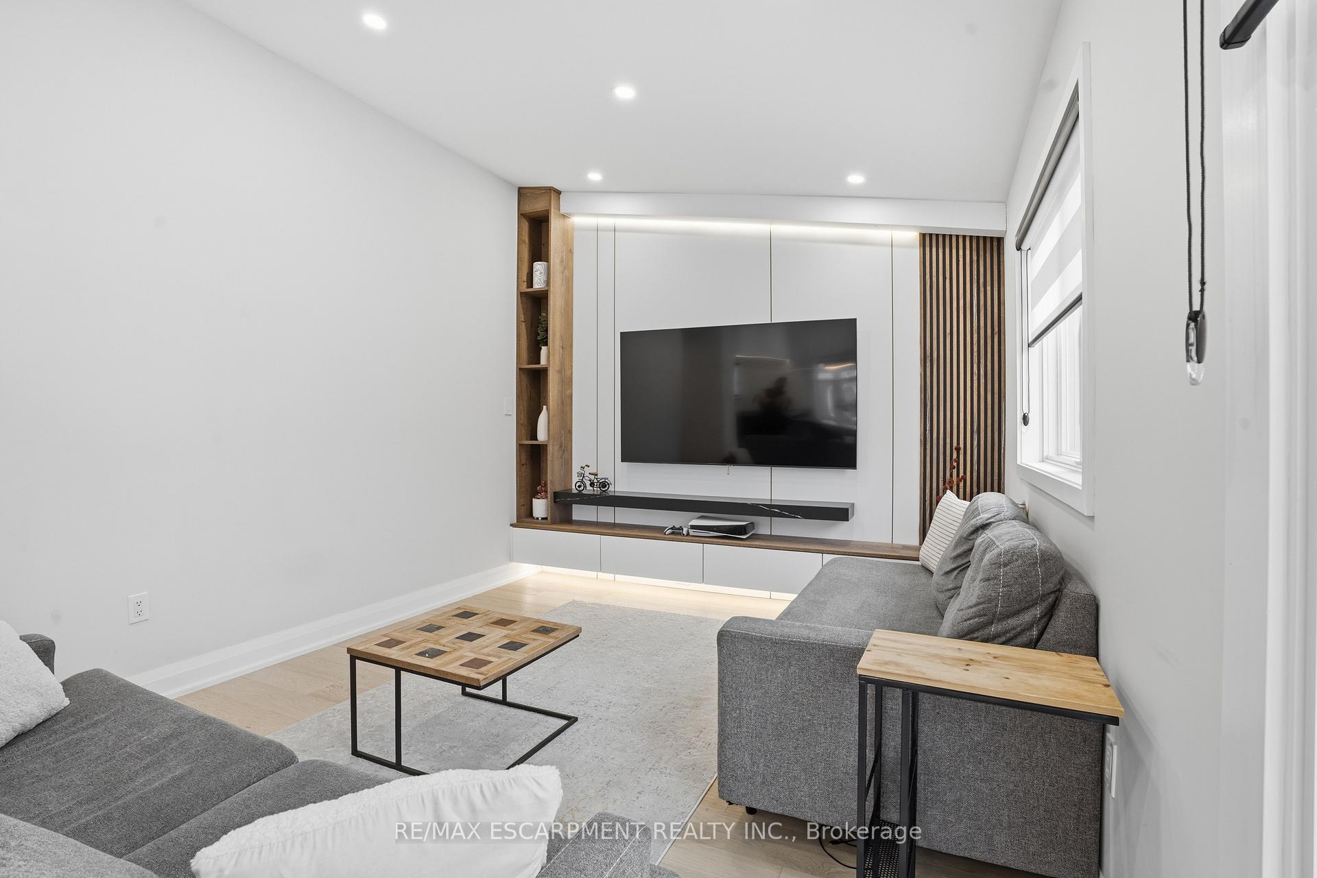 Photo 11 of 108 Greenshire Drive, Hamilton, Gilkson — HOMEH