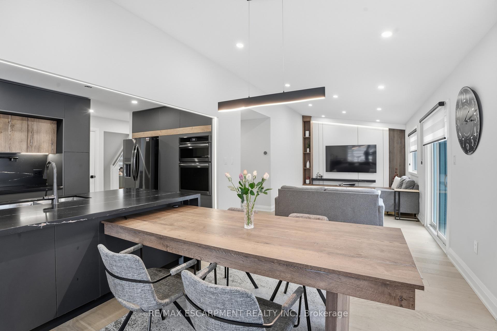 Photo 15 of 108 Greenshire Drive, Hamilton, Gilkson — HOMEH