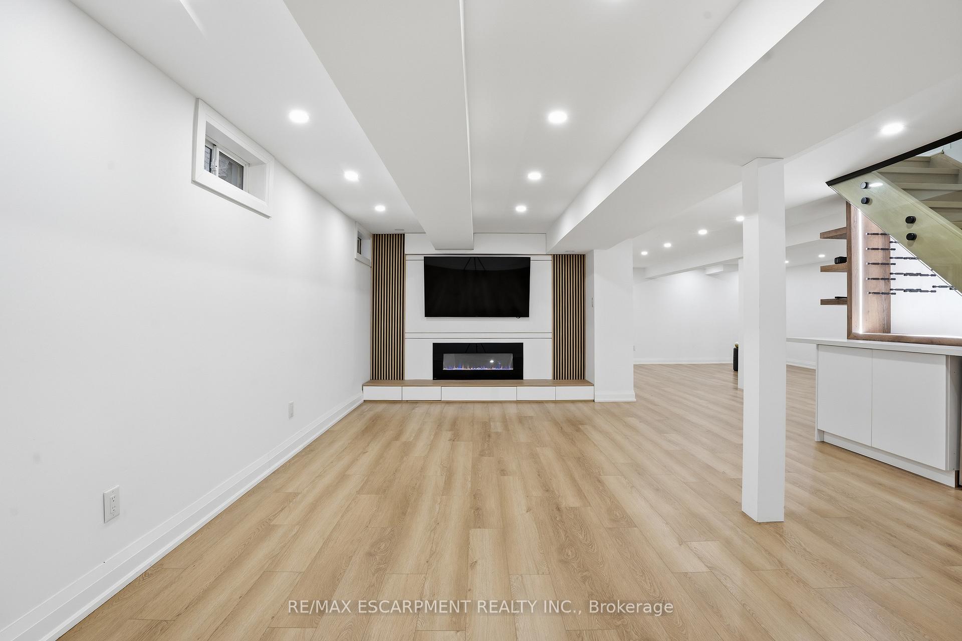 Photo 30 of 108 Greenshire Drive, Hamilton, Gilkson — HOMEH