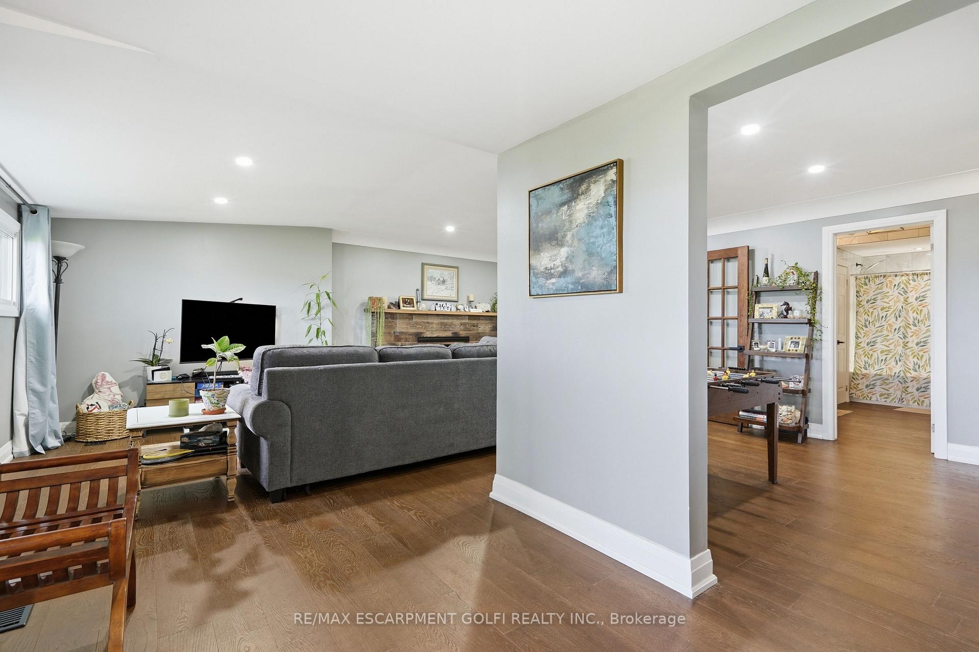 Photo 3 of 7186 Garner Road, Niagara Falls, Forestview — HOMEH