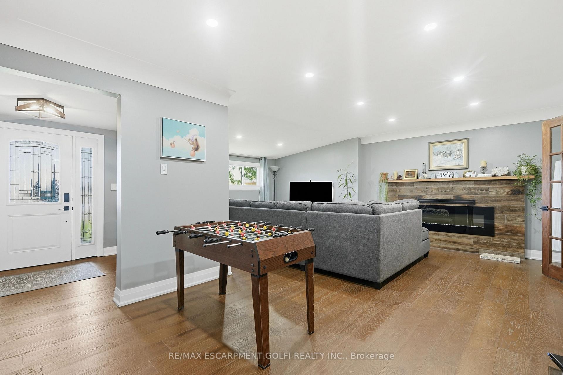 Photo 4 of 7186 Garner Road, Niagara Falls, Forestview — HOMEH