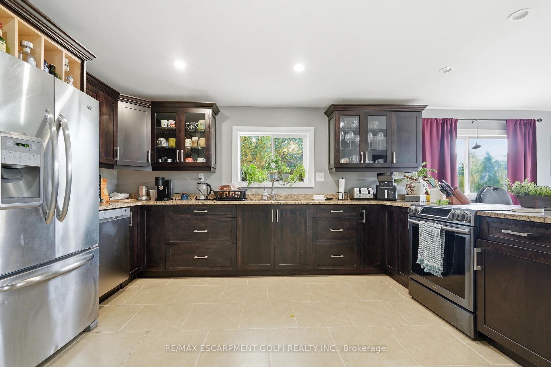 Photo 7 of 7186 Garner Road, Niagara Falls, Forestview — HOMEH