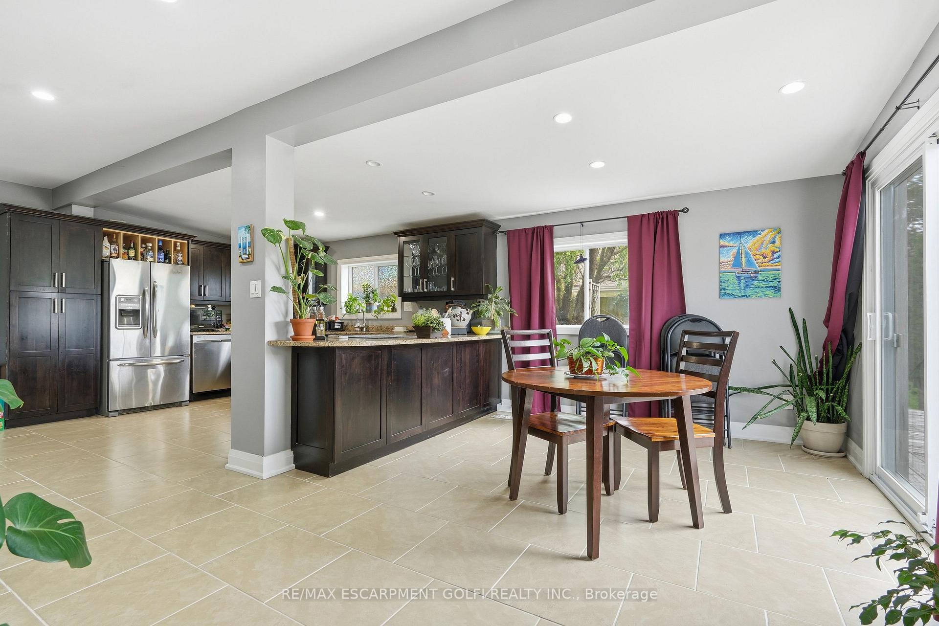 Photo 8 of 7186 Garner Road, Niagara Falls, Forestview — HOMEH