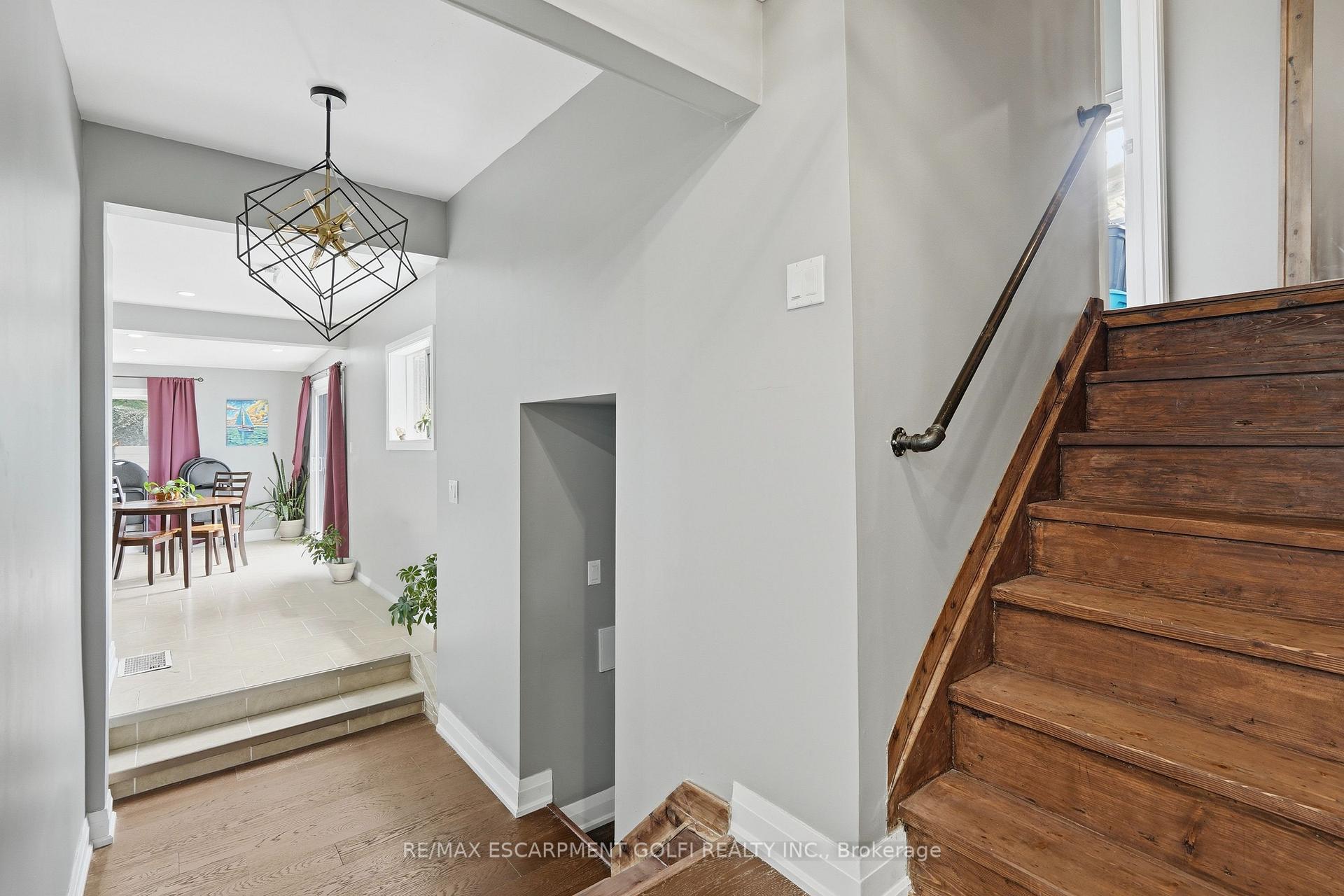 Photo 10 of 7186 Garner Road, Niagara Falls, Forestview — HOMEH