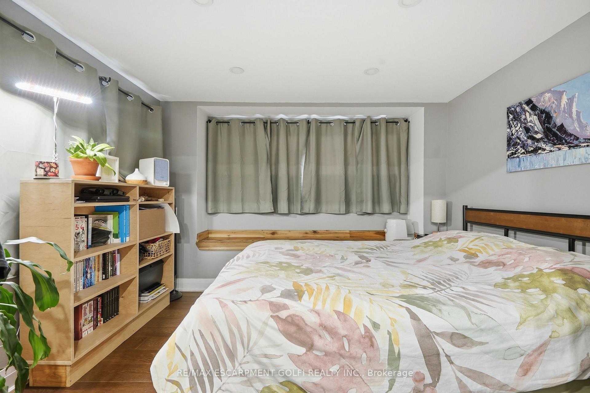 Photo 12 of 7186 Garner Road, Niagara Falls, Forestview — HOMEH