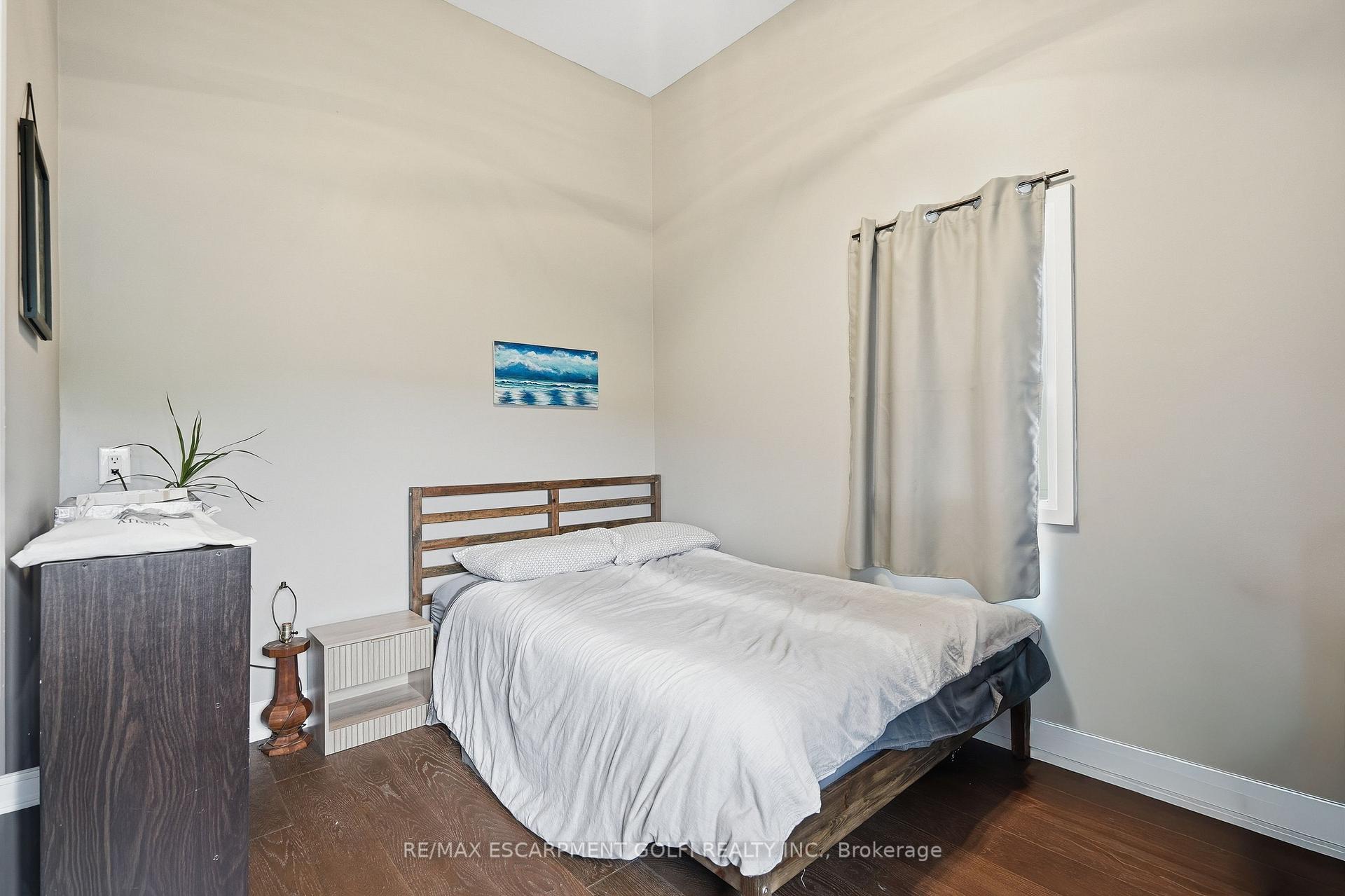 Photo 15 of 7186 Garner Road, Niagara Falls, Forestview — HOMEH