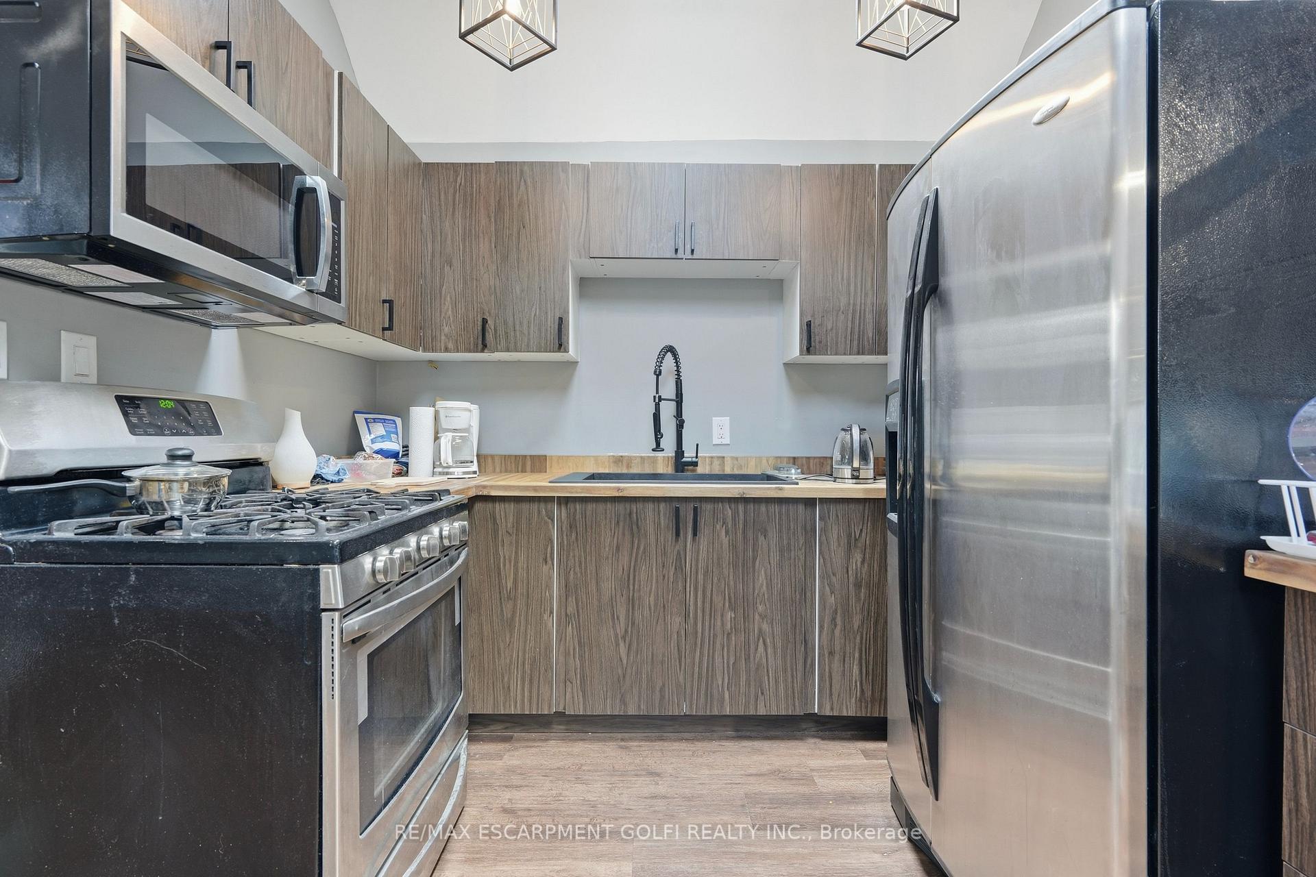 Photo 19 of 7186 Garner Road, Niagara Falls, Forestview — HOMEH