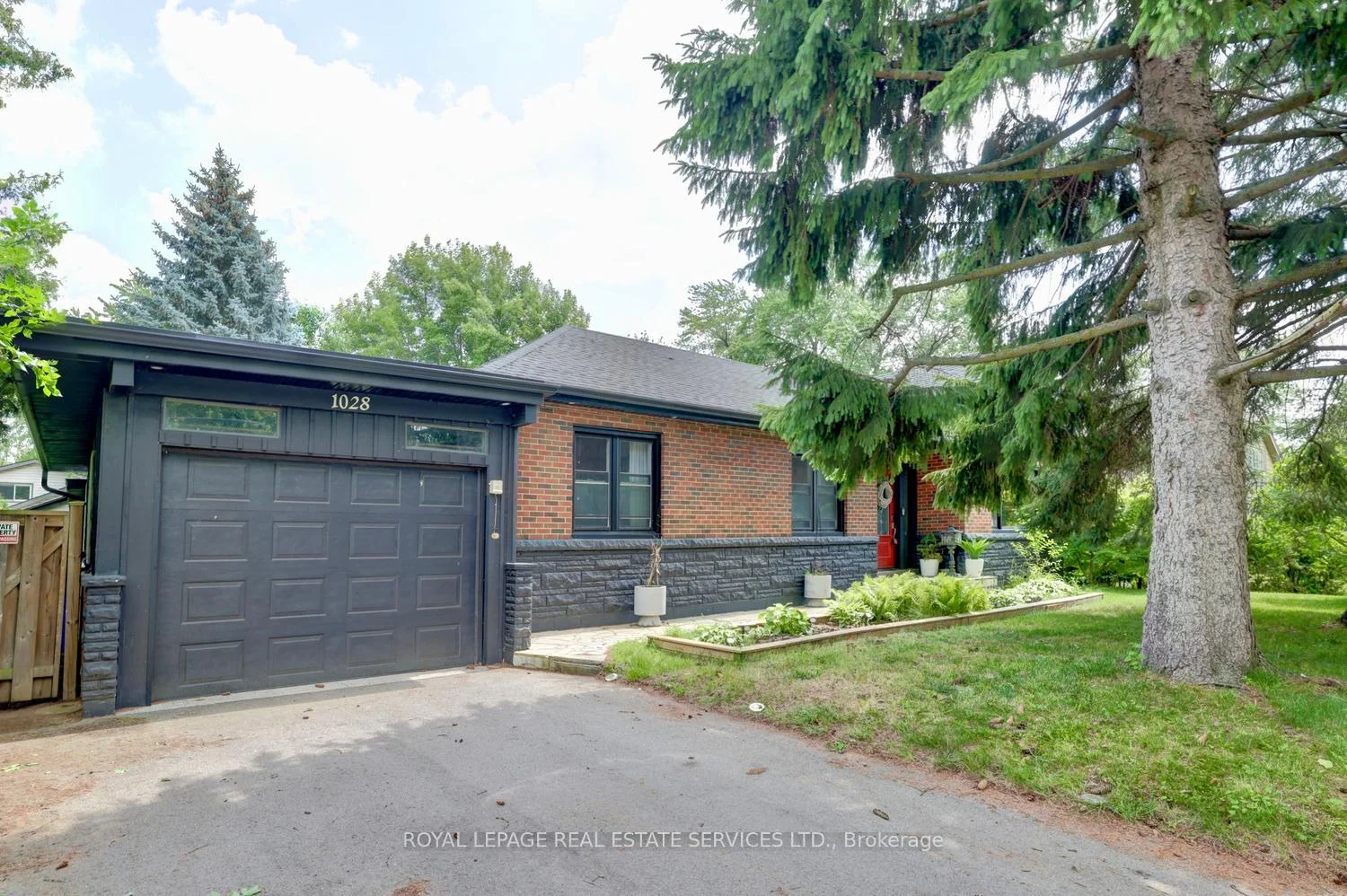 Photo 1 of 1028 Cedar Avenue, Burlington, LaSalle — HOMEH