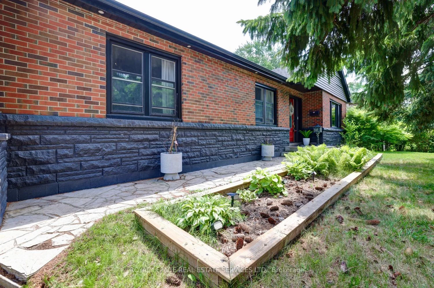 Photo 2 of 1028 Cedar Avenue, Burlington, LaSalle — HOMEH