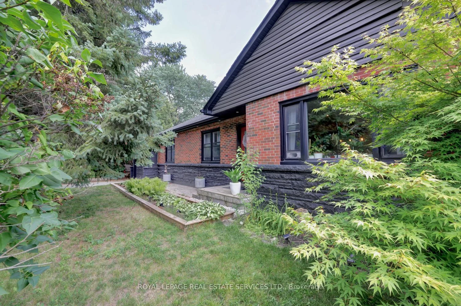 Photo 4 of 1028 Cedar Avenue, Burlington, LaSalle — HOMEH