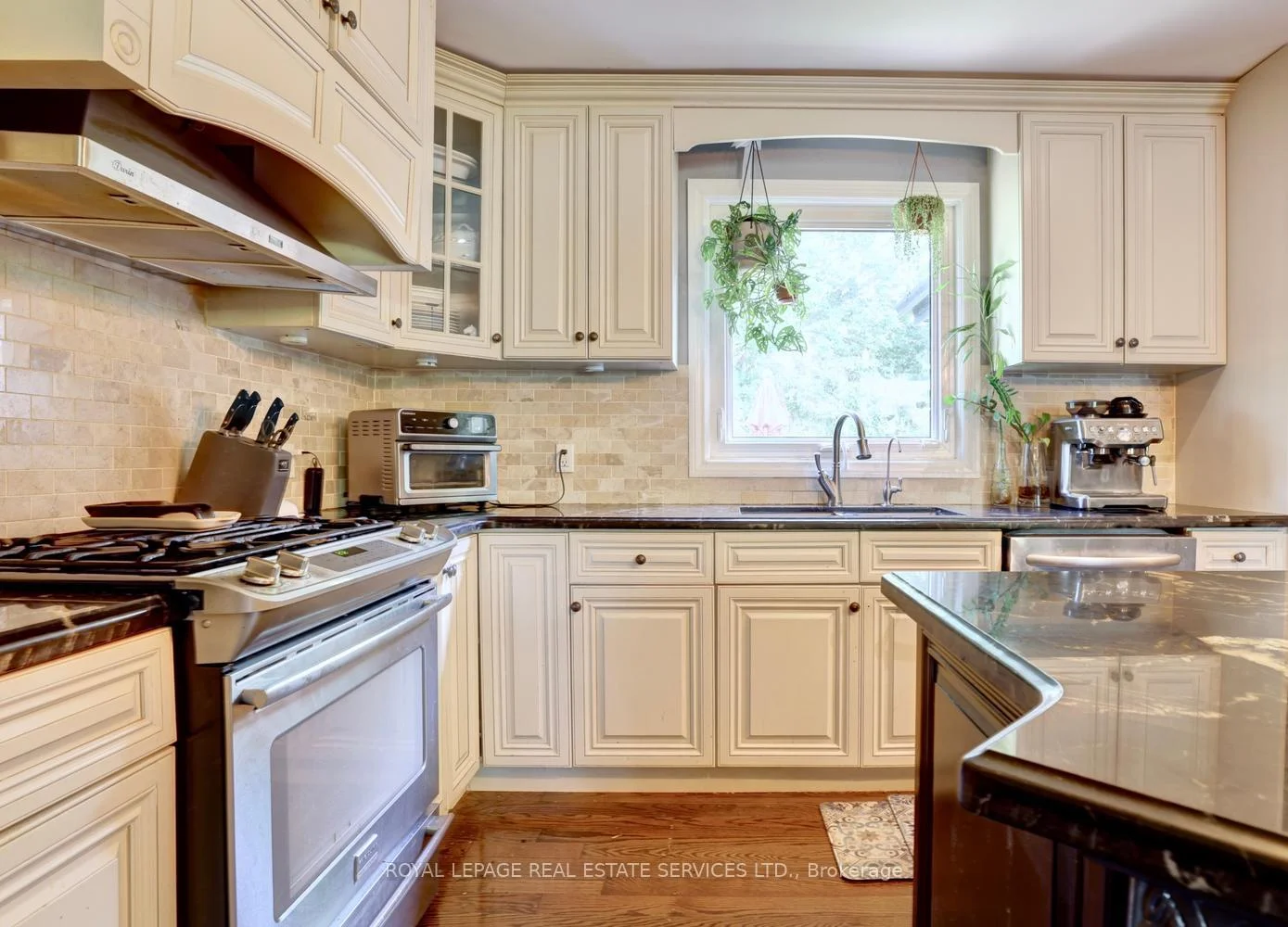 Photo 17 of 1028 Cedar Avenue, Burlington, LaSalle — HOMEH