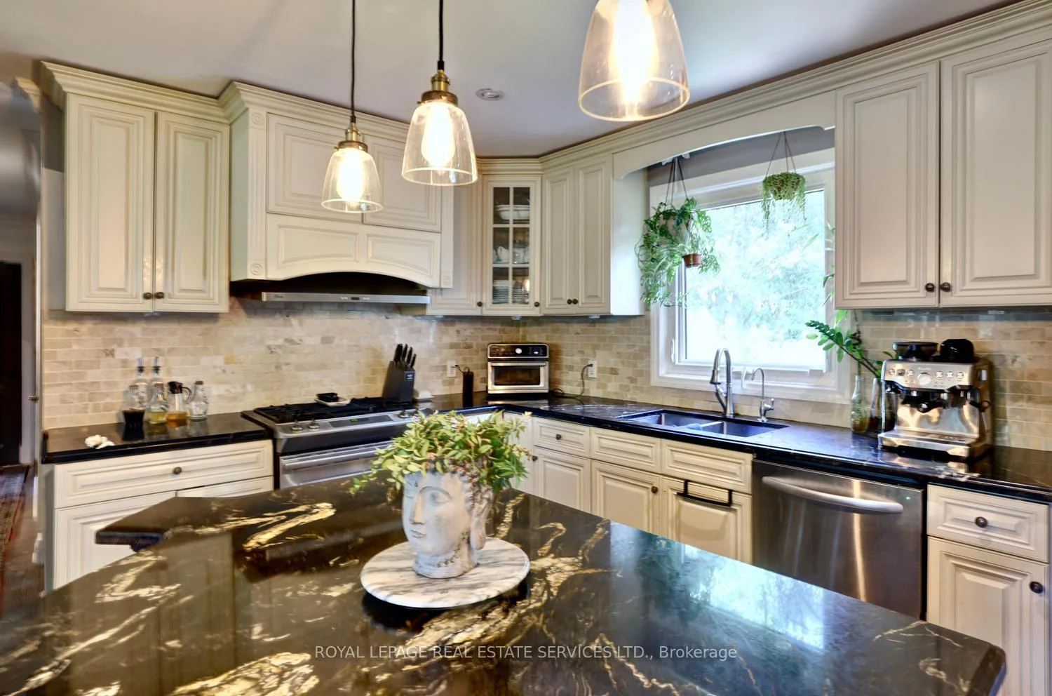 Photo 20 of 1028 Cedar Avenue, Burlington, LaSalle — HOMEH