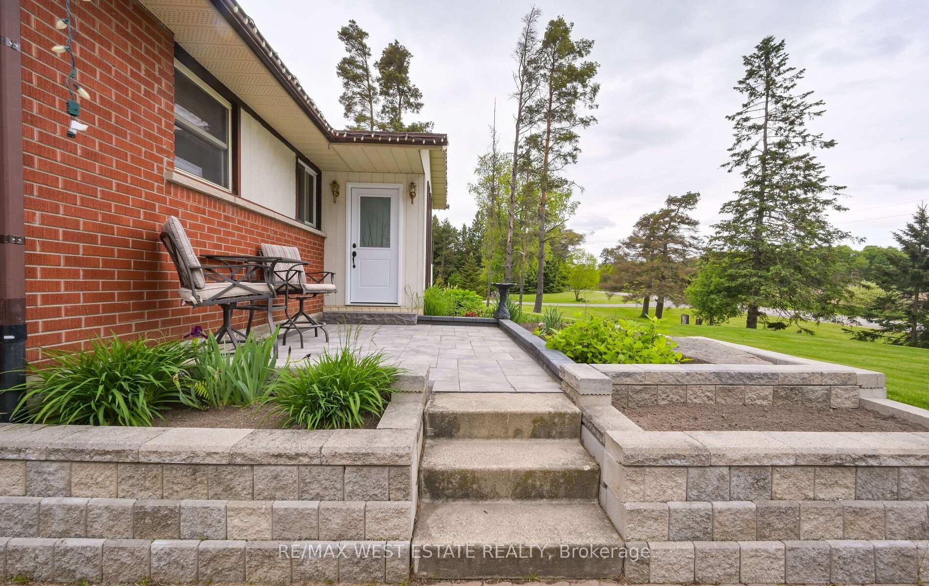 Photo 3 of 17522 Mount Hope Road, Caledon, Palgrave — HOMEH