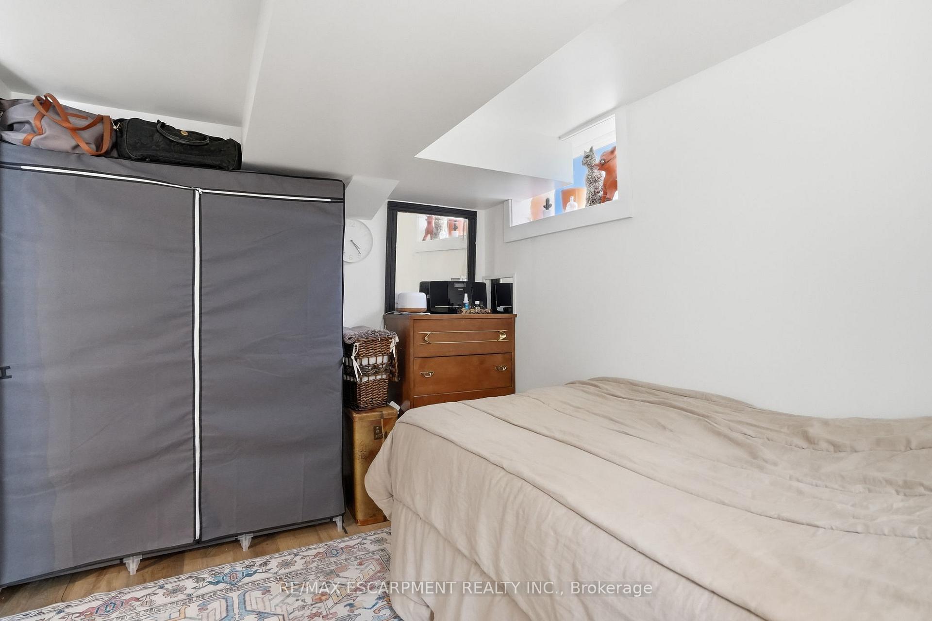 Photo 41 of 19 Victoria Street, Brant, Paris — HOMEH