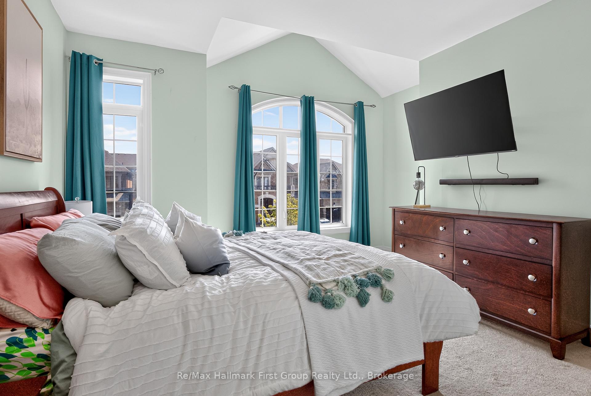 Photo 25 of 22 Hayeraft Street, Whitby, Rural Whitby — HOMEH