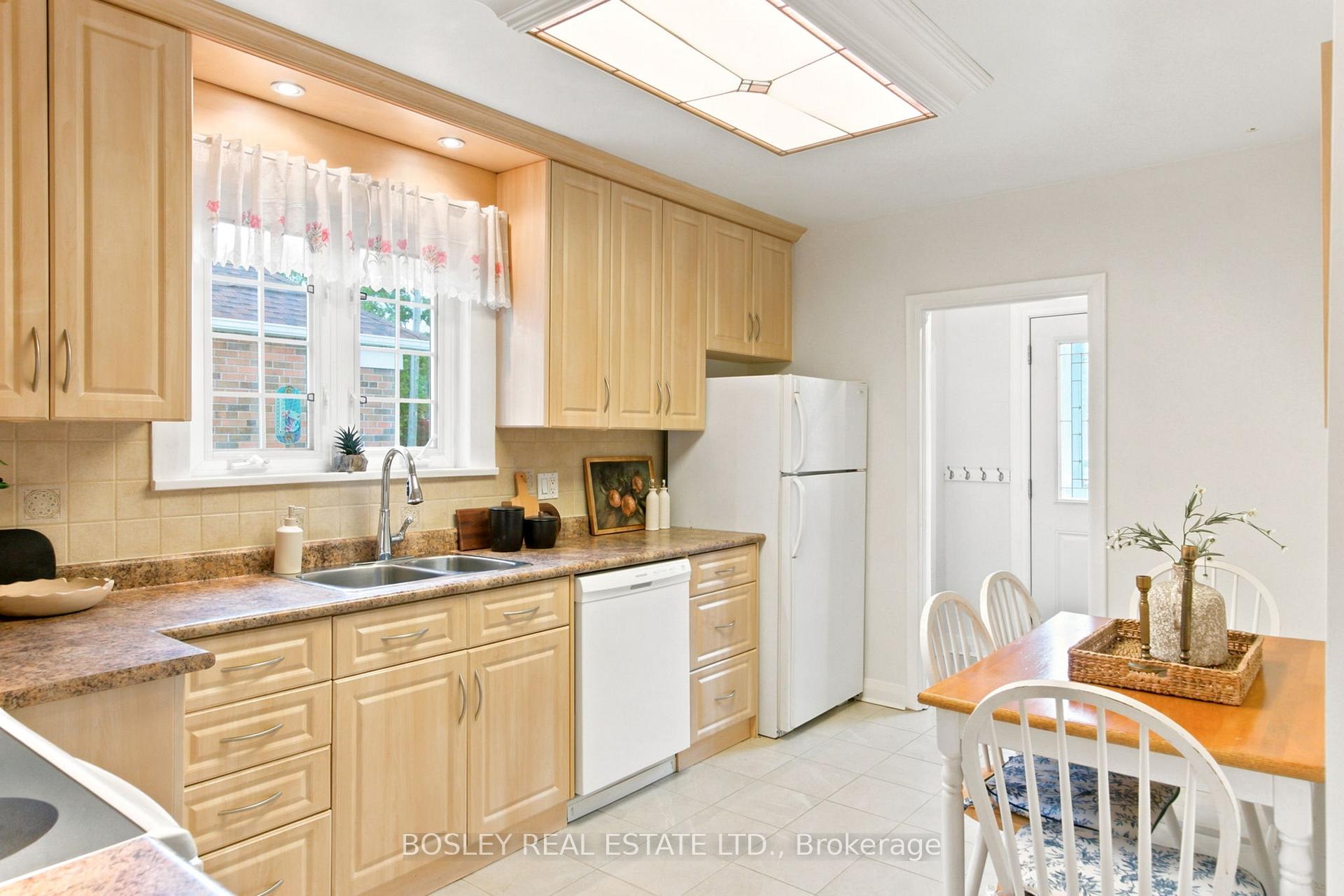 Photo 15 of 251 Ellington Drive, Scarborough, Wexford-Maryvale — HOMEH