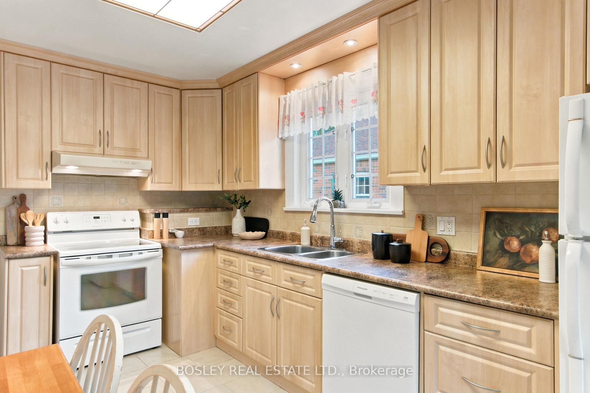 Photo 17 of 251 Ellington Drive, Scarborough, Wexford-Maryvale — HOMEH