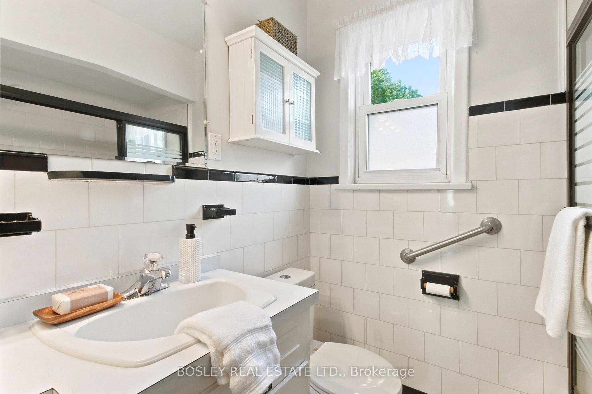 Photo 26 of 251 Ellington Drive, Scarborough, Wexford-Maryvale — HOMEH
