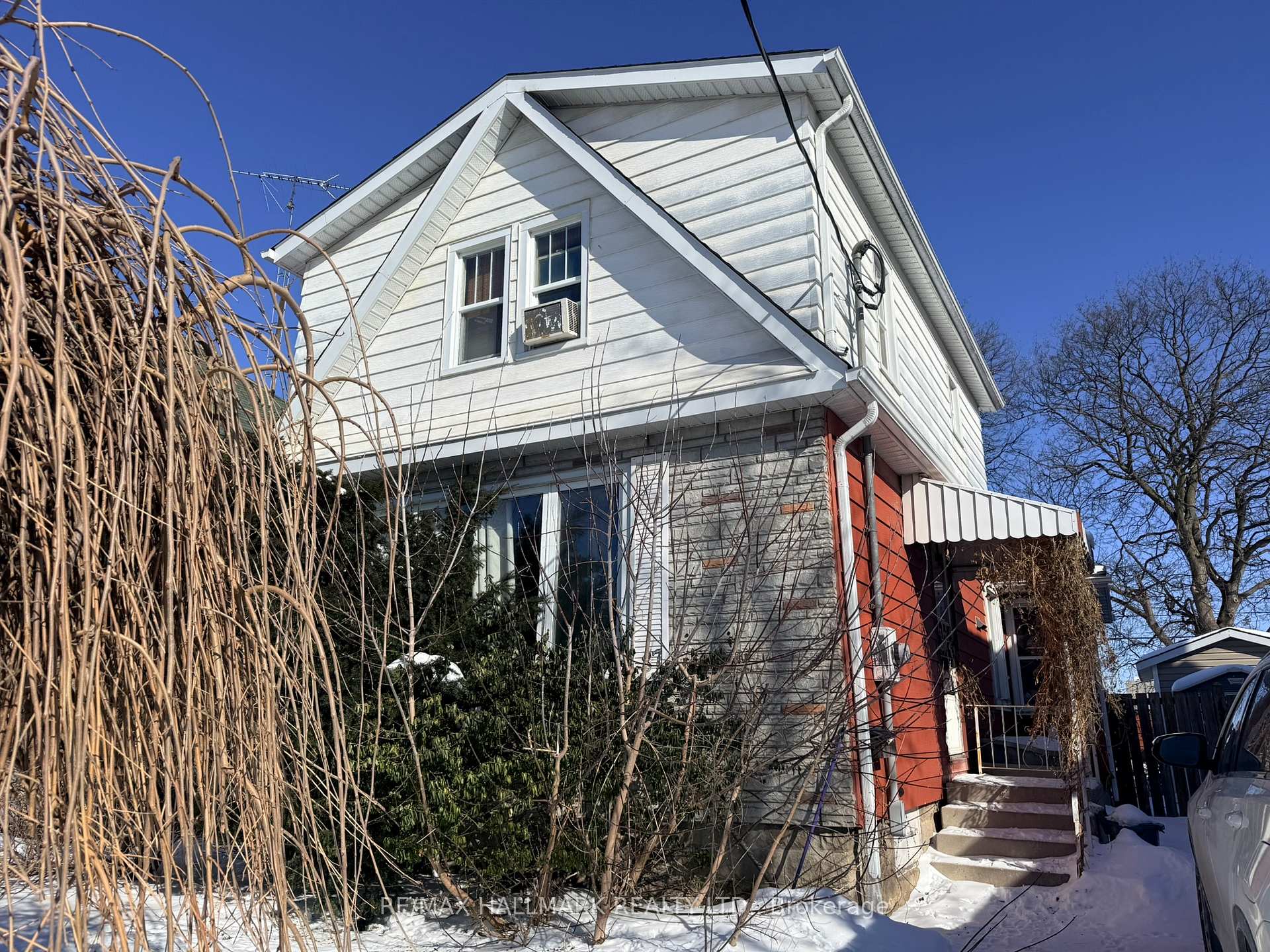 Photo 2 of 87 Gladstone Avenue, Oshawa, McLaughlin — HOMEH