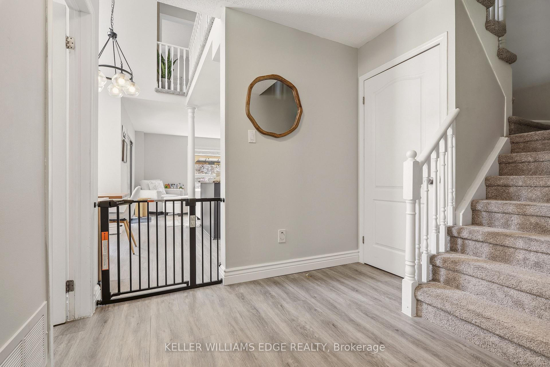 Photo 3 of 84 Rockhaven Lane, Hamilton, Waterdown — HOMEH