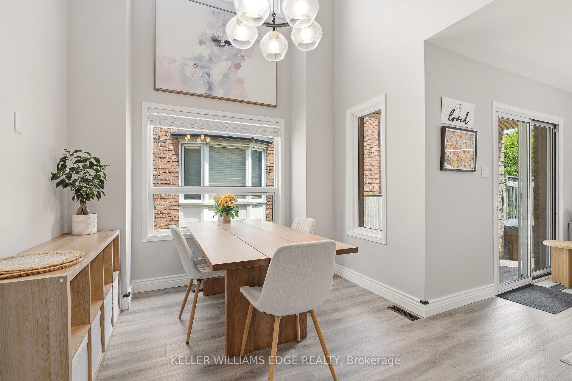 Photo 5 of 84 Rockhaven Lane, Hamilton, Waterdown — HOMEH