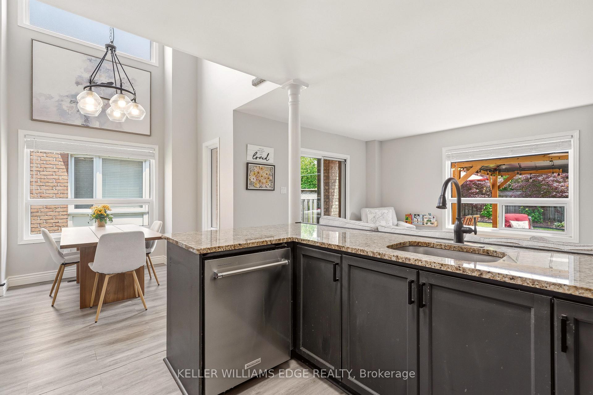 Photo 16 of 84 Rockhaven Lane, Hamilton, Waterdown — HOMEH