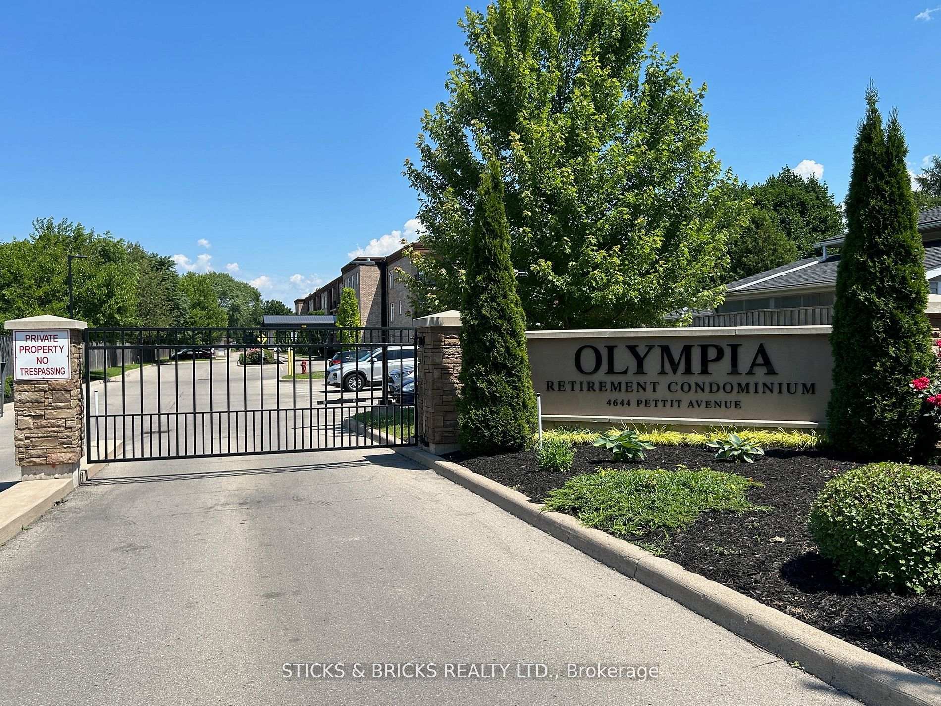 Photo 2 of Unit 111, 4644 Pettit Avenue, Niagara Falls, Morrison — HOMEH
