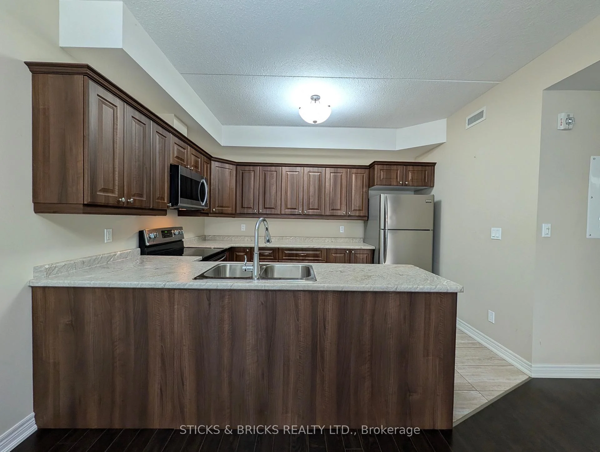 Photo 10 of Unit 111, 4644 Pettit Avenue, Niagara Falls, Morrison — HOMEH